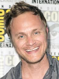 How tall is David Anders?